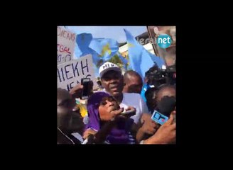 Oumar Sarr fuit avec le micro de leral