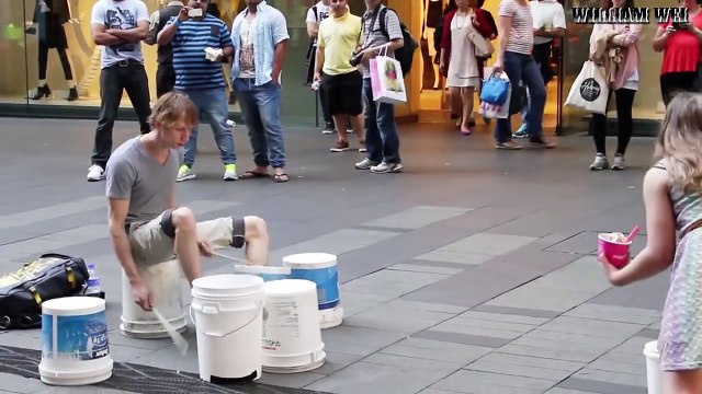 Лучший в мире уличный барабанщик
