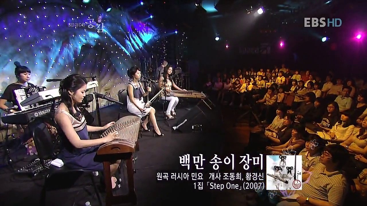 Корейские девушки исполняют 'Миллион алых роз'