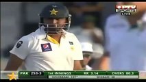 Khurram Manzoor Gives Flying Kisses To Respond To Dale Styen