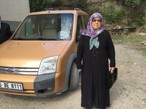 Görme Engelli Eşine 42 Yıldır Şoförlük Yapıyor