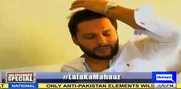 PM Nawaz Sharif asked me to put Lion's sticker on my Bat when i met him one week before election - Shahid Afridi