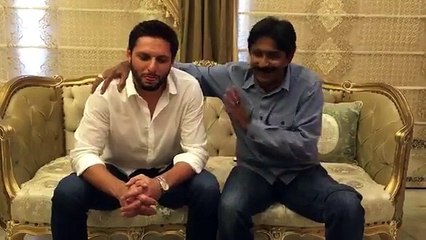 Shahid Afridi and Javed Miandad together and happy