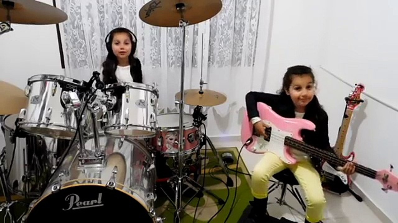 Eduarda Henklein - 7 Years (COVER Drum_Bass) Pink Floyd - The Wall ✔