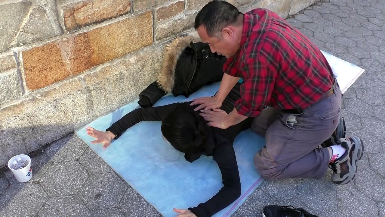 luo dong spirituellen chi-healing-massage-201 asiatische Frau Körper