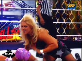 Kelly Kelly vs Beth Phoenix por el titulo de las divas en el Helll in a cell 2011