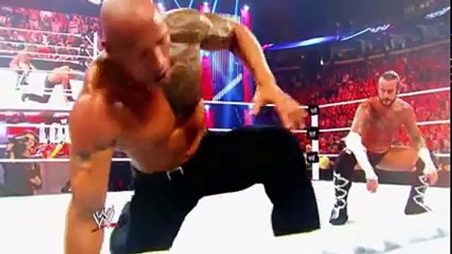 Celebracion por los 365 dias como Campeón de WWE de CM Punk en Raw y Debut de The Shield, segmento en español
