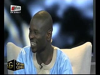 Vidéo émouvante Mamy Diop affiche une mine triste dans Quartier général