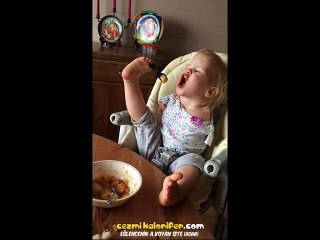 Engellerine Rağmen Kendi Kendine Yetebilmeyi Öğrenen Dünya Güzeli