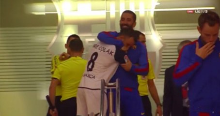 Emre Çolak, Kötü Performansı Sonrasında Barcelona Maçını Tamamlayamadı