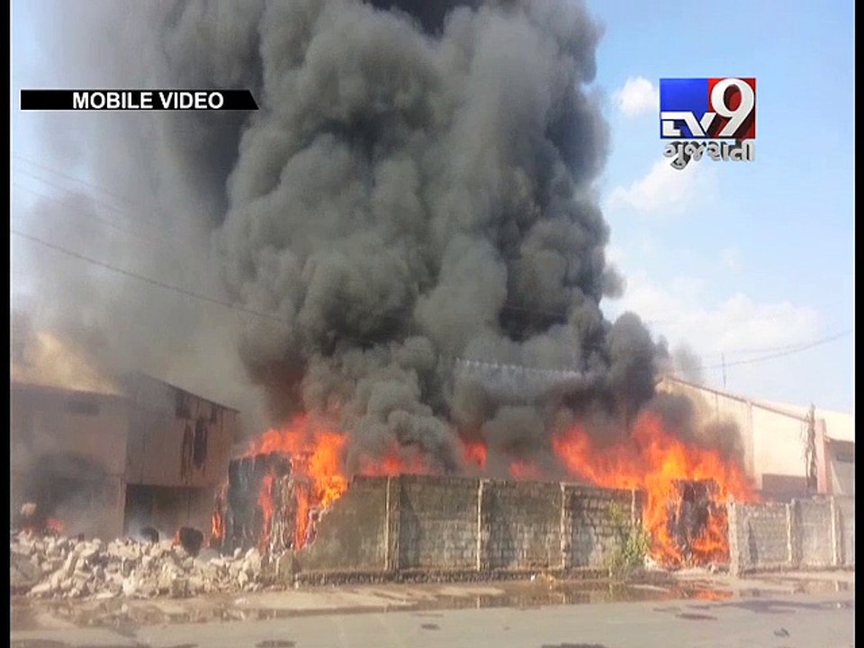 Kutch : Major fire breaks out in Godown of Textile Company, 4 fire tenders reached the spot -Tv9