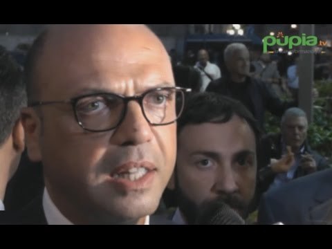 Napoli - Referendum, Alfano: Chi vota No si rassegni, il Governo non cadrà (15.10.16)