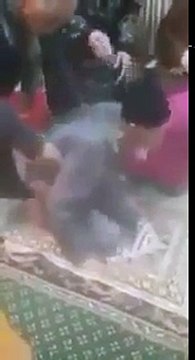 Bu Yaşta Kıyama Durmak.. Çocuklarının Desteği İle Namaz Kılan Dedemize Rabbimiz Hayırlı Ömürler Nasip Etsin.