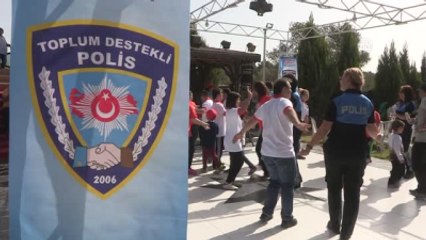 Izmir Polisinden "Engelsiz Yarınlar Için Elele" Projesi