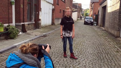 Tiffany marche après avoir passé 17 ans en chaise roulante