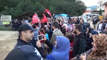 Rize Cumhurbaşkanı Erdoğan'ın Makam Aracı Önünde Izdiham (Ek