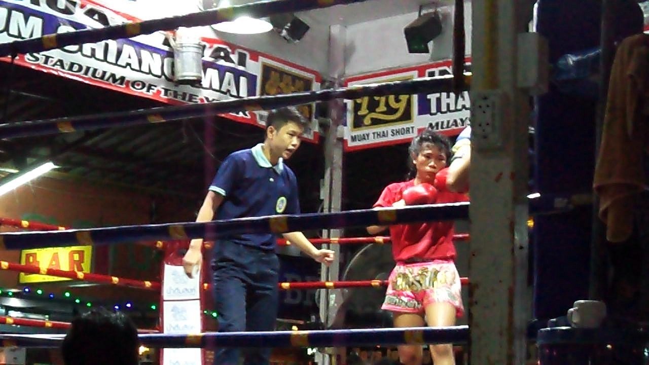 Boxe Thaï dernier round combat féminin