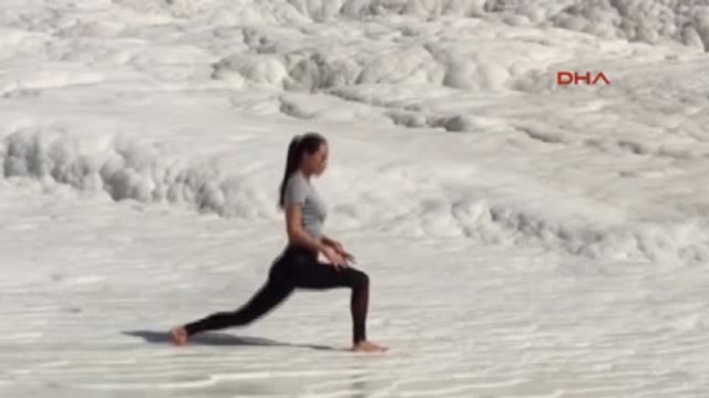 Denizli Pamukkale Travertenlerinde Pilates Yaptı