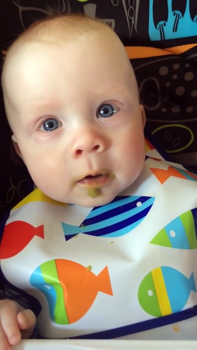 Ce bébé ému aux larmes en entendant sa maman chanter