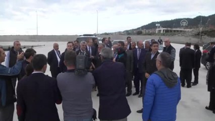 Bakan Arslan, Arsin Balıkçı Barınağı ve Akyazı Tüneli'nde Incelemelerde Bulundu