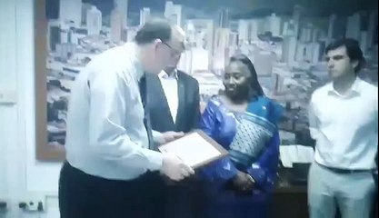 Embaixadora da Guiné Bissau recebe título de visitante ilustre da Câmara municipal de Marília - SP