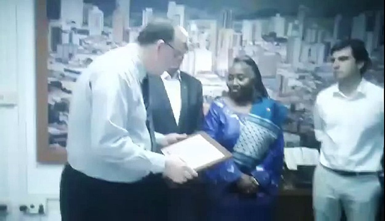 Embaixadora da Guiné Bissau recebe título de visitante ilustre da Câmara municipal de Marília - SP