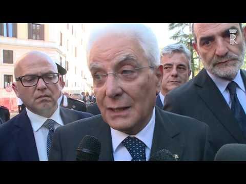 Roma - Mattarella al termine della visita alla mostra 16 ottobre 1943 (16.10.16)