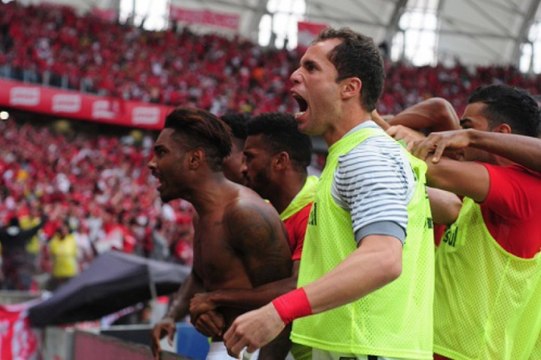 Vitinho brilha, e Inter vira para cima do Fla no Beira-Rio