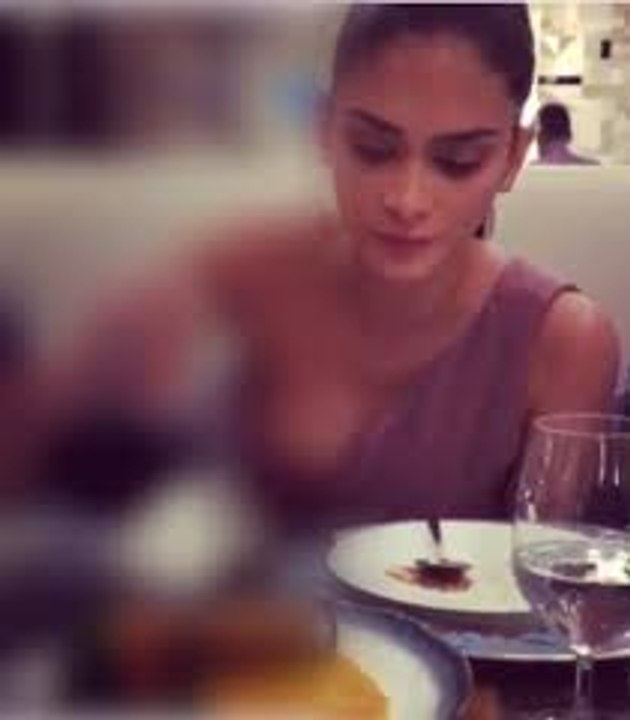 Pia Wurtzbach Sexy Wardrobe Malfunction