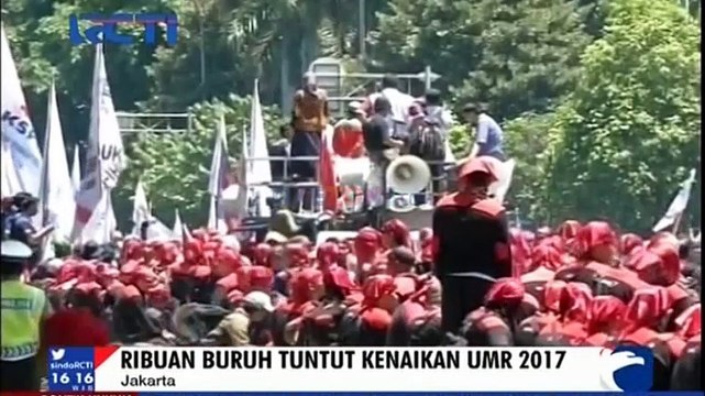 Ribuan Buruh Tuntut Kenaikan UMR 2017