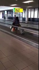 hahahahaha fa troppo ridere guardarla