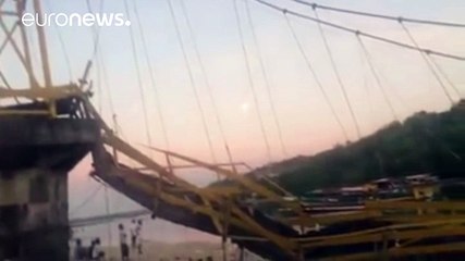 Queda de ponte mata nove pessoas na Indonésia