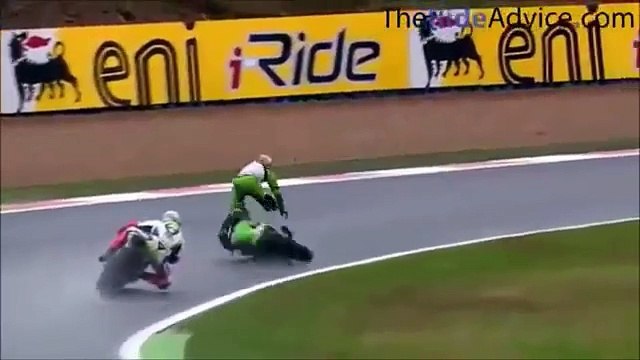 Motorcycle Race CRASH Compilation 2015 Bike Fails Motorbike ACCIDENT-QtpjIVhYHJU