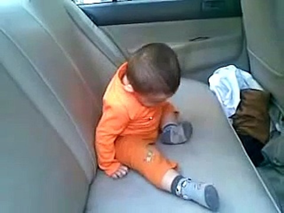 funny baby sleeping-0wyFWCWJLtY