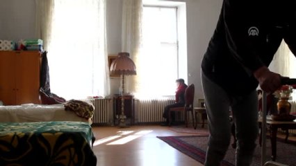 Huzurevi Sakini "Mehmet Amca"'nın Gözleri Yolda