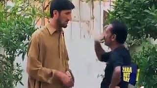 500 Rs Funny Prank in Pakistan very funny|viral video Zara hut kay