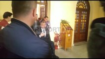 Report TV - Libanezi Mitri rikthehet në Tiranë varros nënën: S'qëndroj në Shqipëri