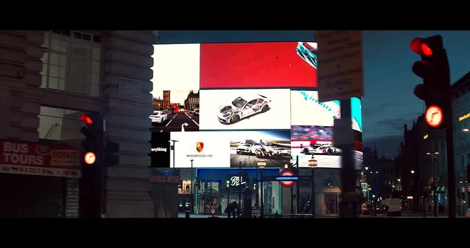 Porsche 919 Hybrid and the new Panamera 4 E-Hybrid surprise the streets of London