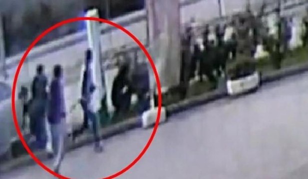 Faciadan kıl payı dönüldü... Çocukların arasına böyle daldı