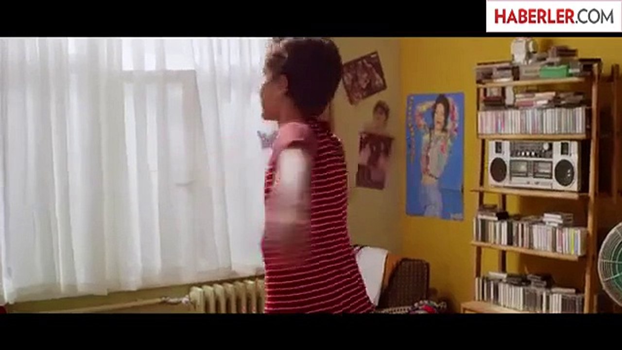 Özge Özpirinçci ve Sarp Apak'ın Öpüşme Sahneleri Çok Konuşulacak