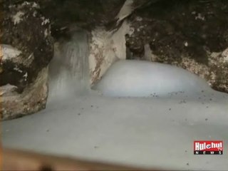 Video herunterladen: Shiv Lingam Malted at Amarnath Cave | Live Video