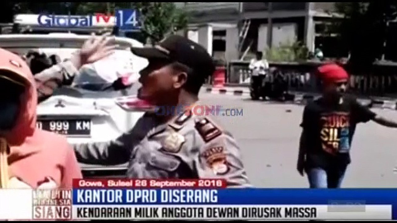 Kantor DPRD Gowa Diserang Massa