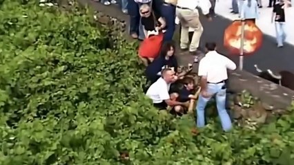 Crazy Bull Attack on People in Beach - เมื่อ โจมตี สัตว์ กับมนุษย์   กระทิงvsชาย!   ส่วนหนึ่ง6