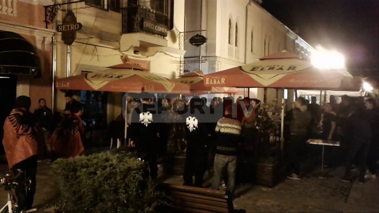 Report TV - Nis festa, Shkodra ‘pushtohet’ nga tifozët 24 orë para sfidës së luksit