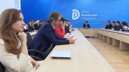 Report TV - Turi i vetmuar, garda e vjetër braktis Bashën, ja "armiqtë"