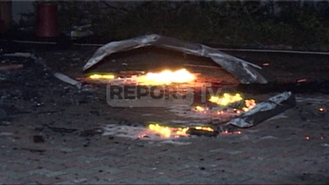 Report TV - Shëngjin, shkrumbohet nga flakët kati i 5-të i një hoteli, s'ka të lënduar