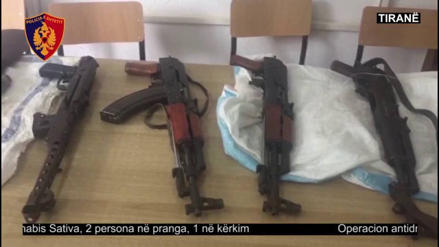 Report TV - Drogë e armë në shtëpi, pranga çiftit të pleqve e nuses së djalit