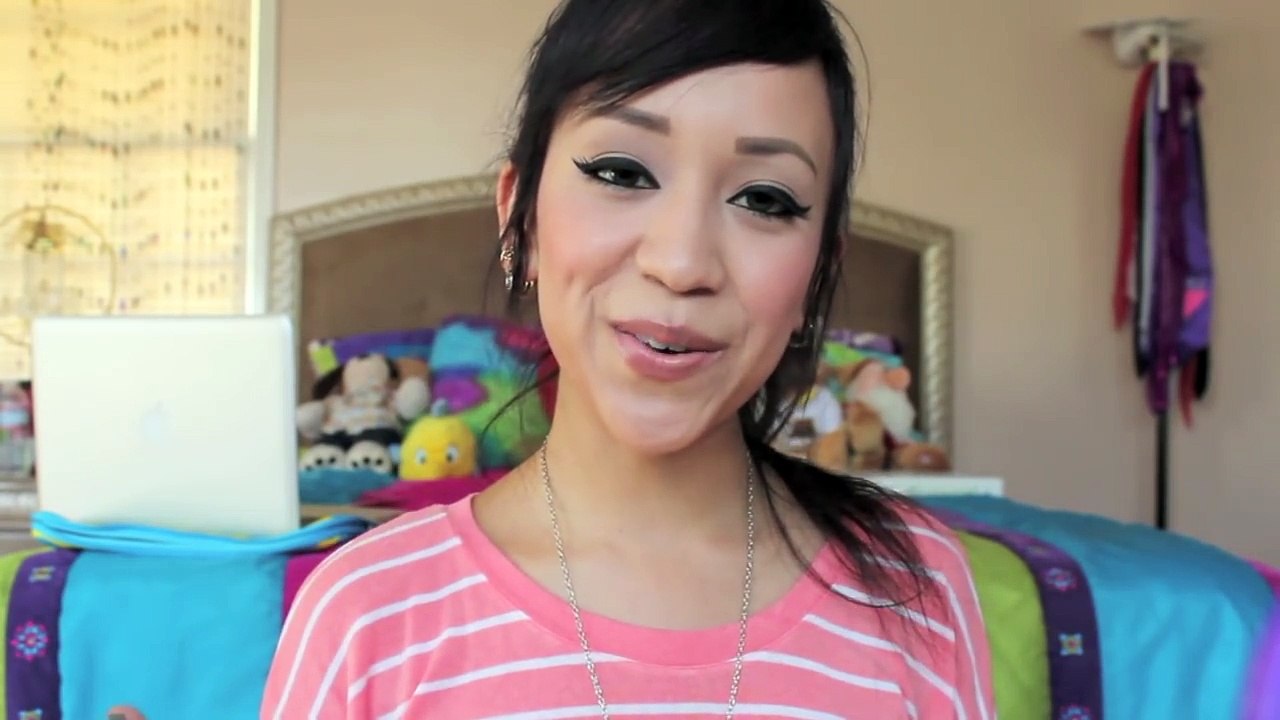 9 Different Eyeliner Looks watch it