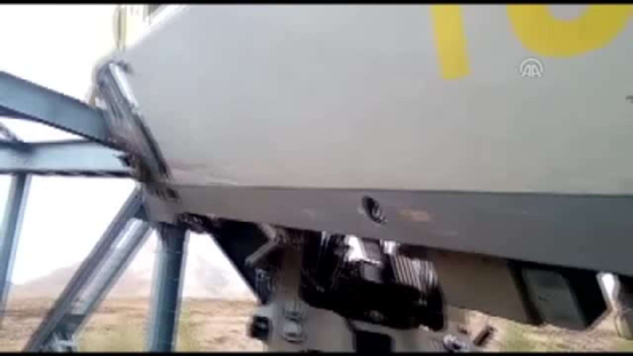 Yük Treni Ile Manevra Treninin Çarpışması Sonucu 4 Makinist Yaralandı