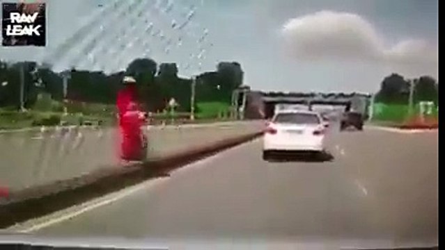 کہتے ہیں نا جسے اللہ رکھے اسے کون چکھے۔۔۔۔اللہ اکبر